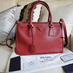 RED PRADA SAFFIANO